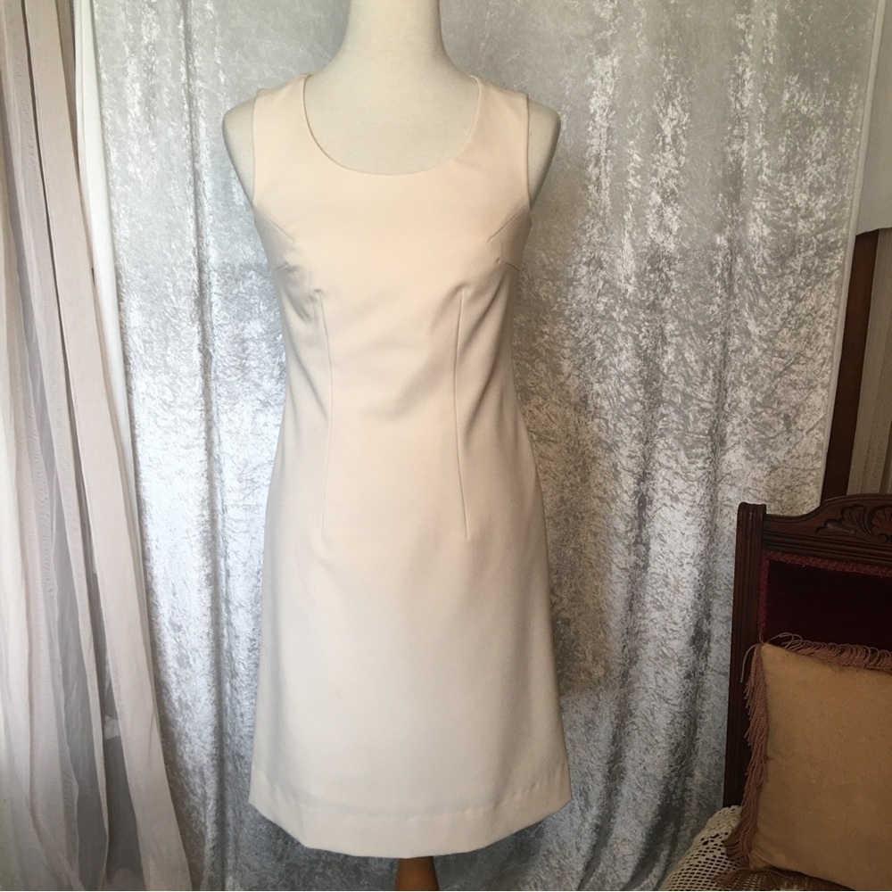 E collection Sheath Dress in cream. Size Medium Vintage